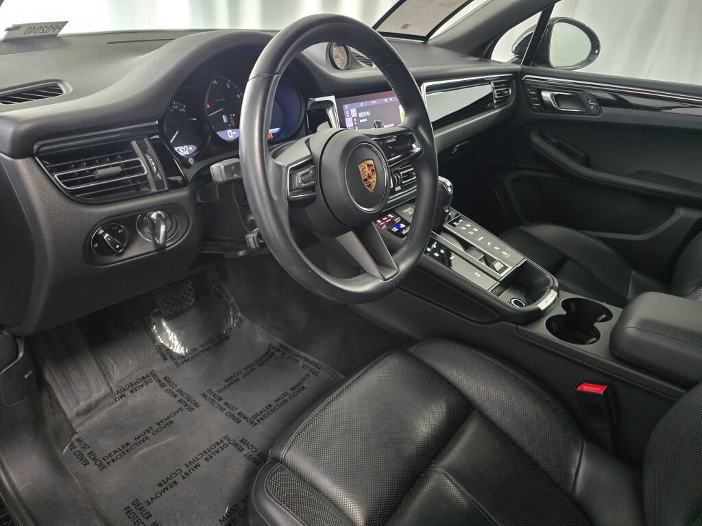 Certified 2024 Porsche Macan AWD/4WD image 4