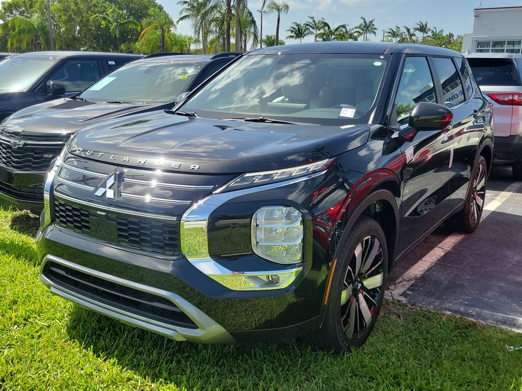 New 2025 Mitsubishi Outlander SE image 2