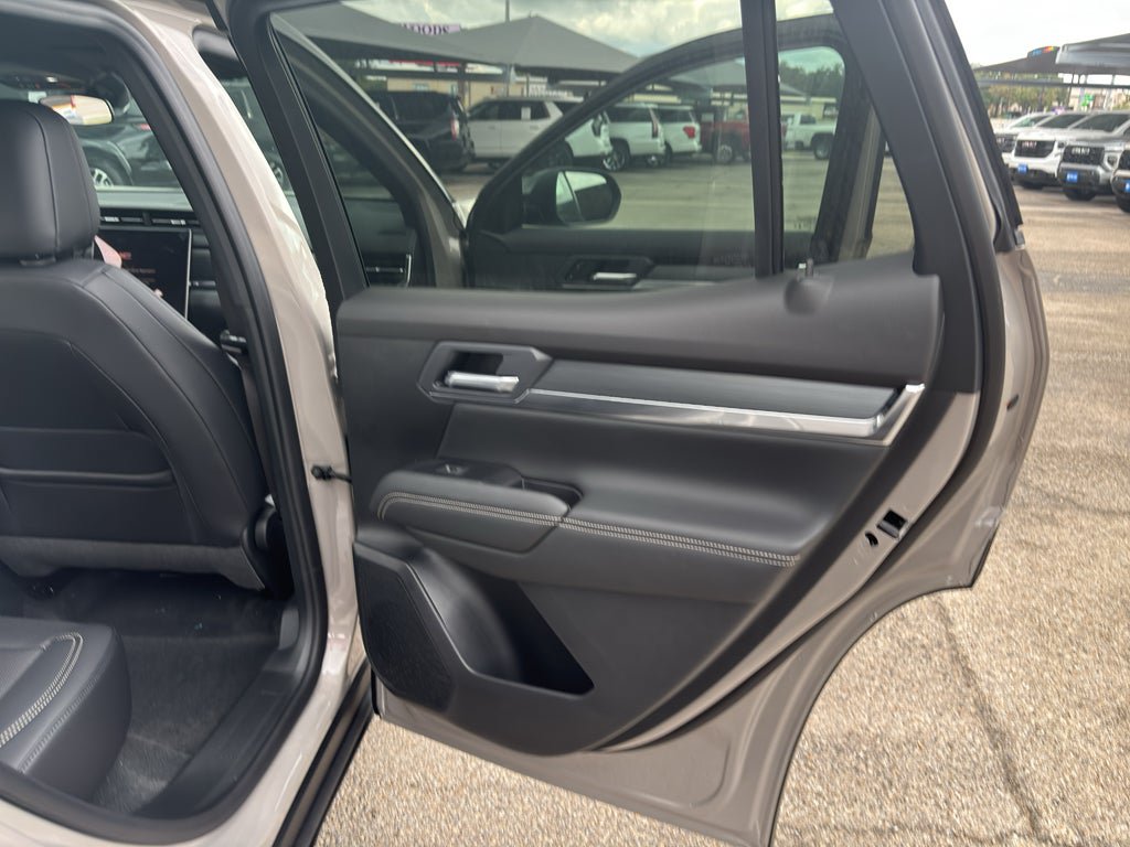 Used 2027 GMC Terrain Elevation w/ Elevation Premium Package FWD image 18