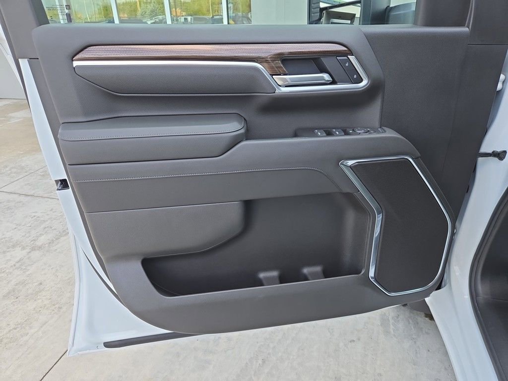 Used 2025 Chevrolet Silverado 2500 LT w/ Convenience Package image 9