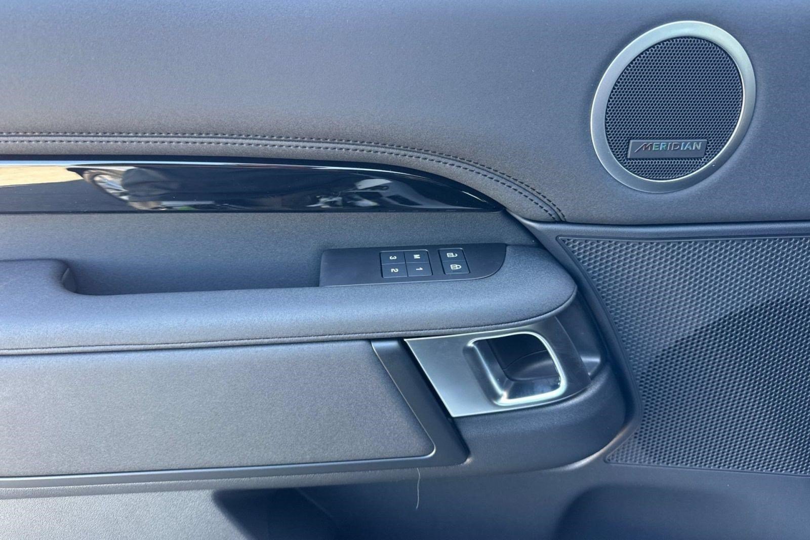 New 2026 Land Rover Discovery S AWD/4WD image 14