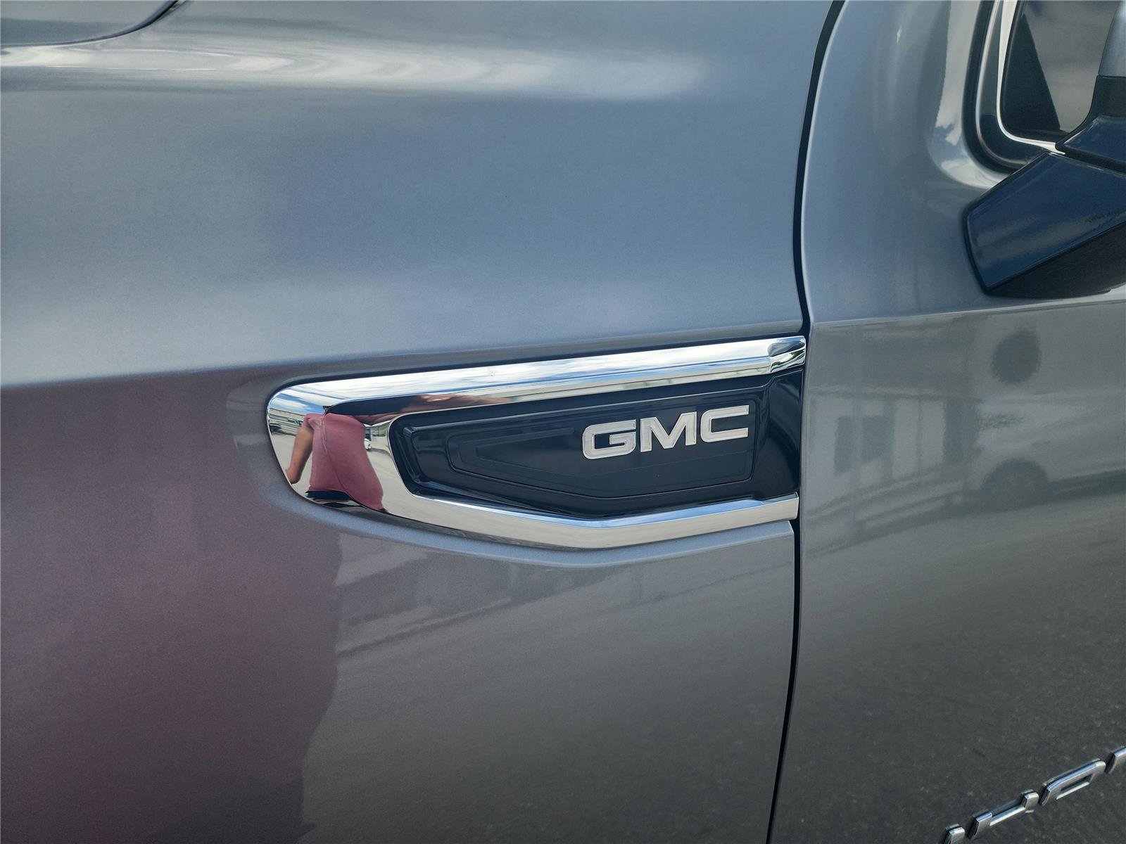 Used 2024 GMC Yukon XL SLT w/ SLT Luxury Package image 11