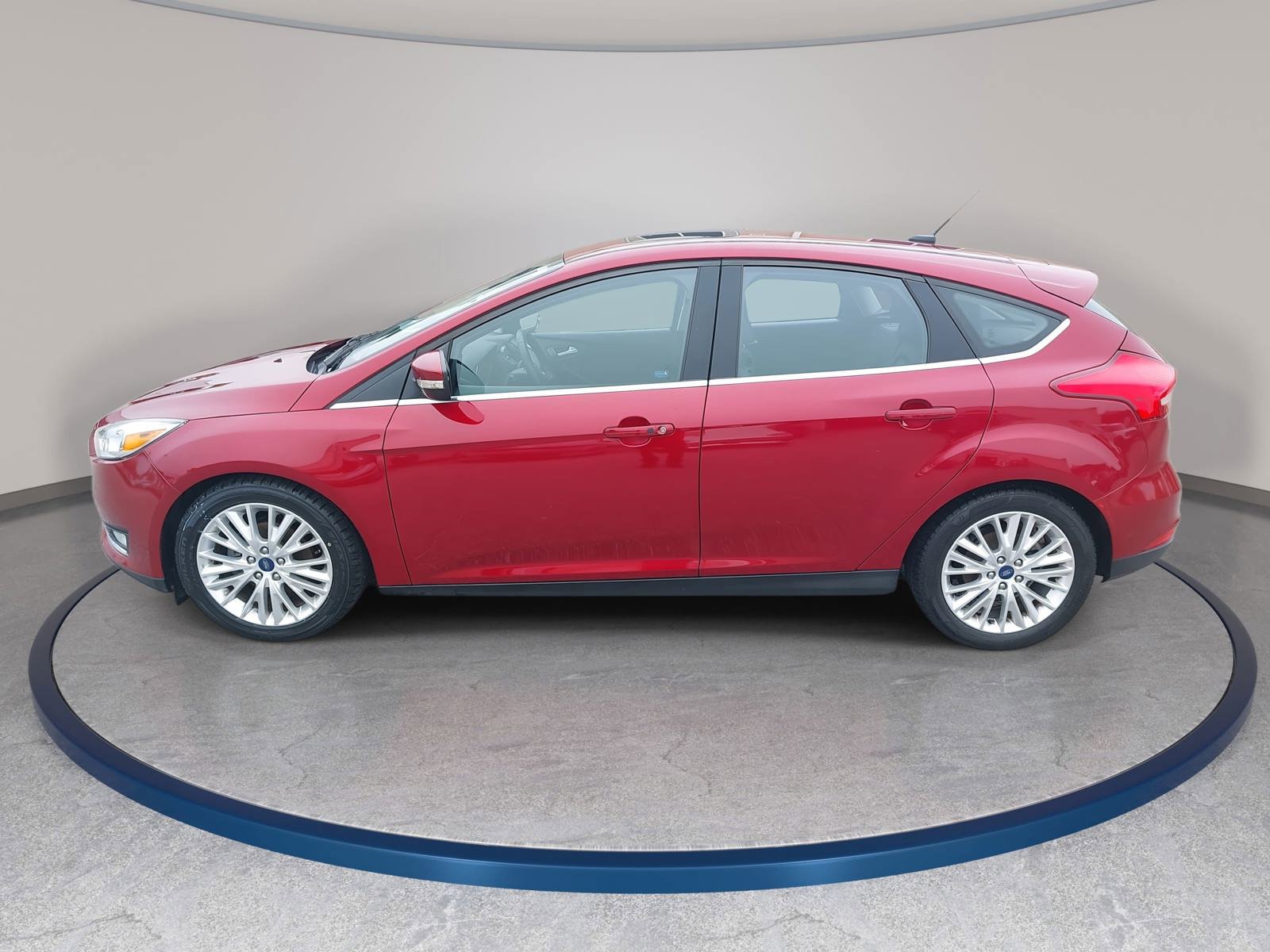 Used 2017 Ford Focus Titanium w/ Titanium Technology Package FWD image 8