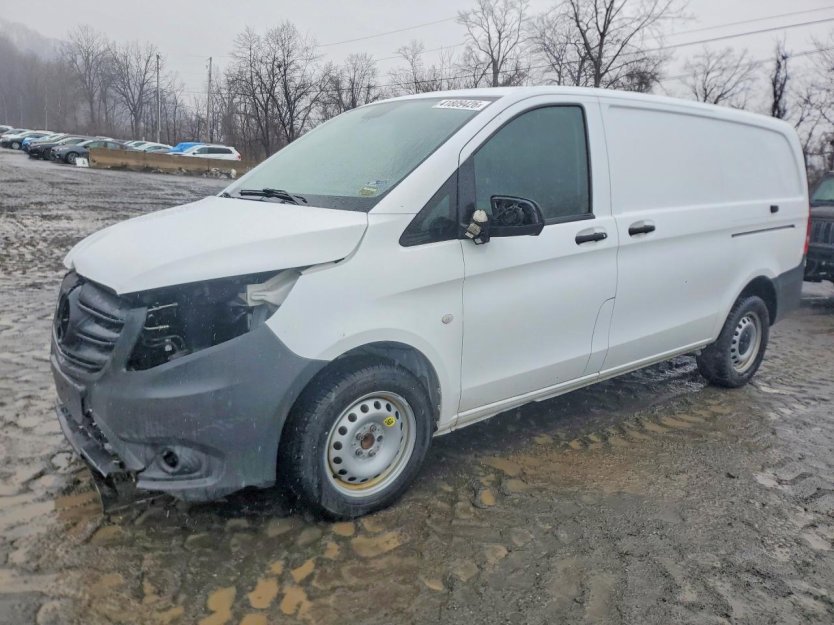 Used 2023 Mercedes-Benz Metris image 3