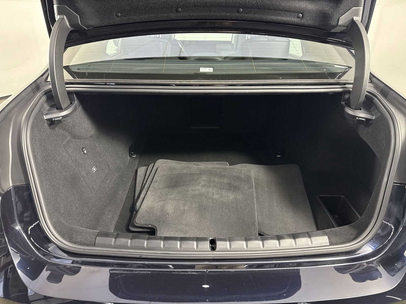 Used 2023 BMW i7 xDrive60 image 33