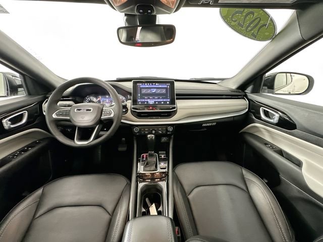 Used 2025 Jeep Compass Limited w/ Sun & Sound Group image 3