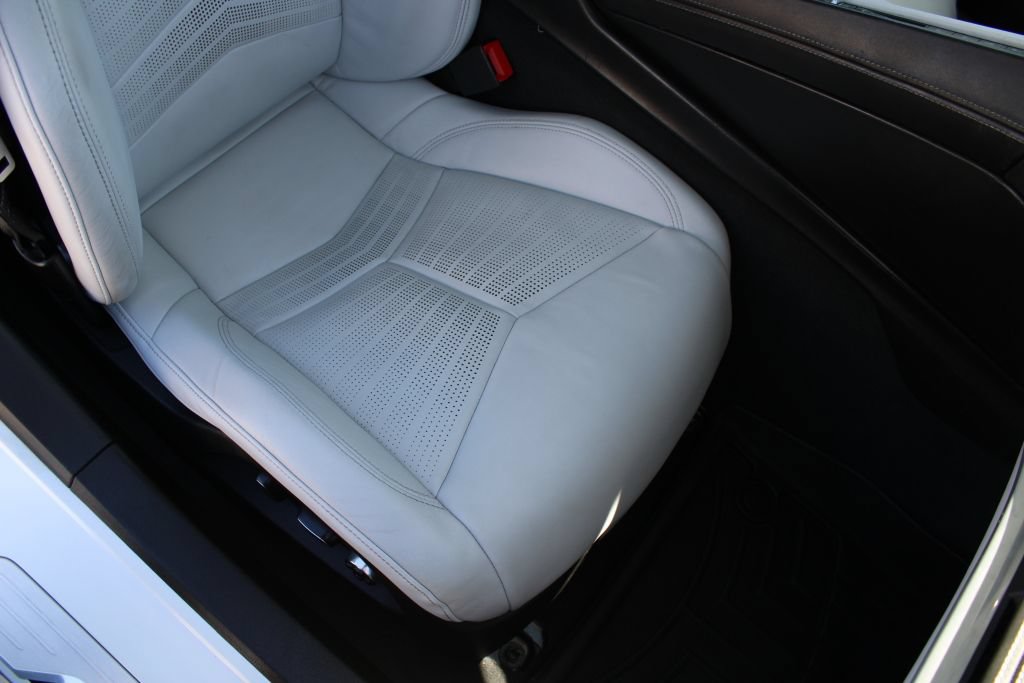 Used 2021 Chevrolet Corvette Stingray Premium Conv w/ Z51 Performance Package RWD image 14
