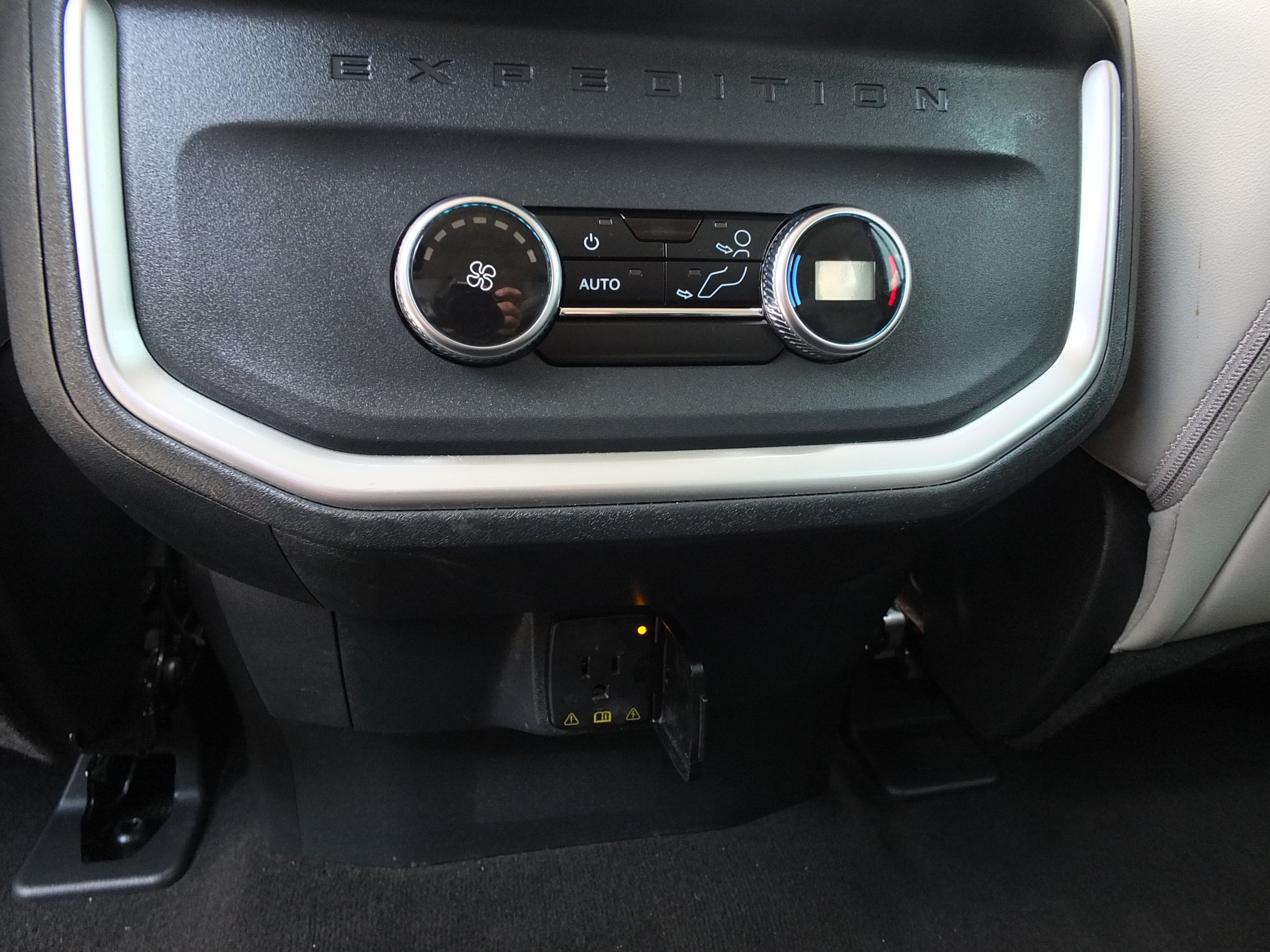 Used 2025 Ford Expedition Max Active RWD image 21