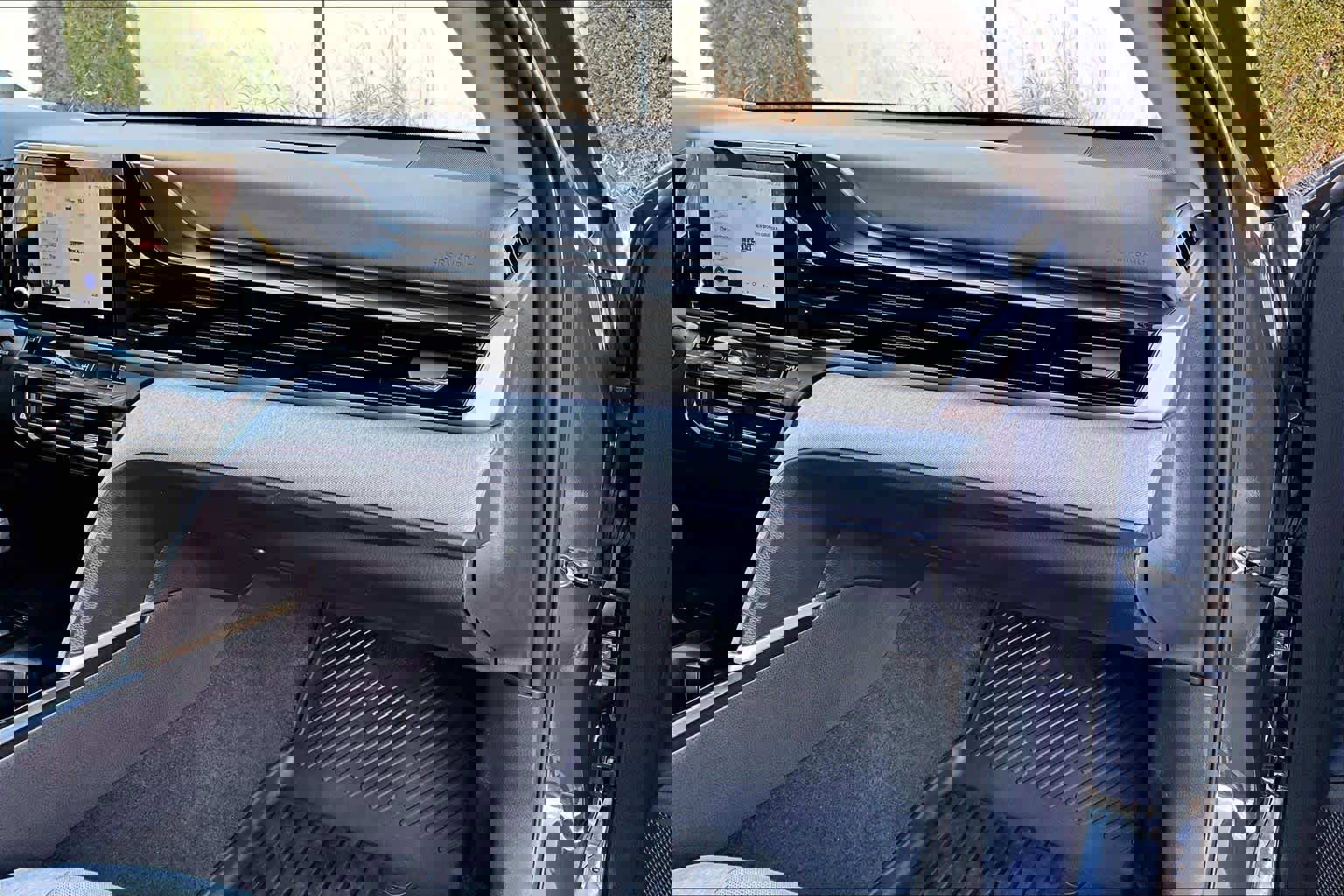 Used 2025 Toyota Camry LE image 19