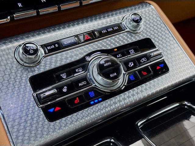 Used 2023 Lincoln Aviator Black Label w/ Dynamic Handling Package image 16