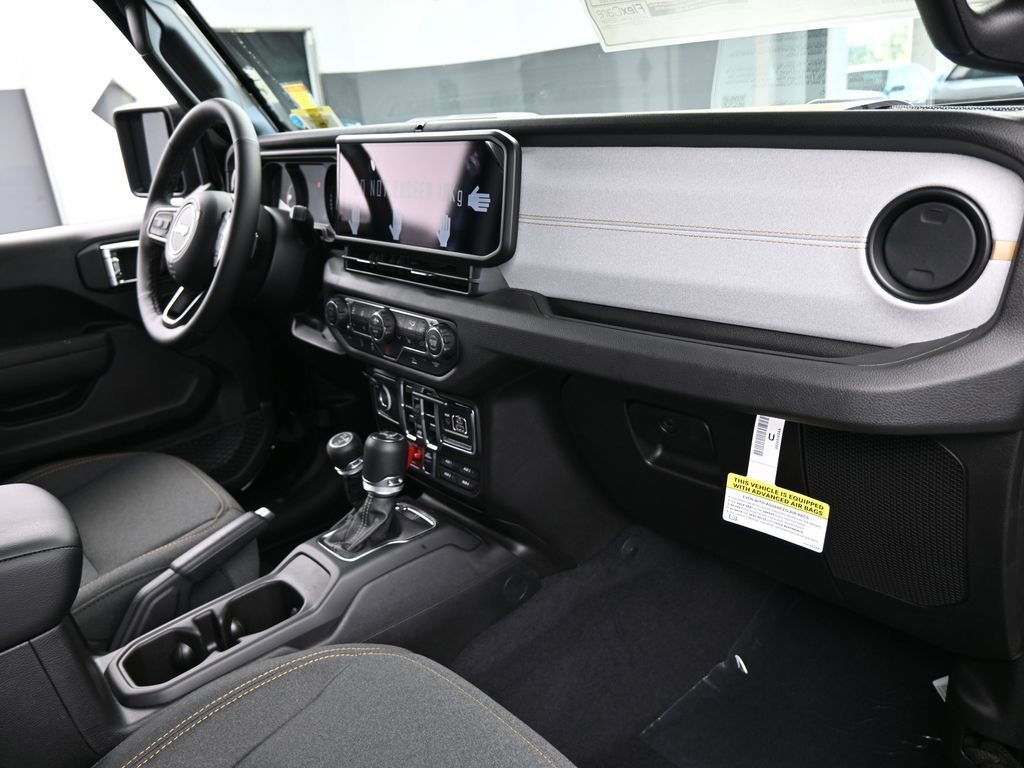 Used 2025 Jeep Wrangler Willys AWD/4WD image 39