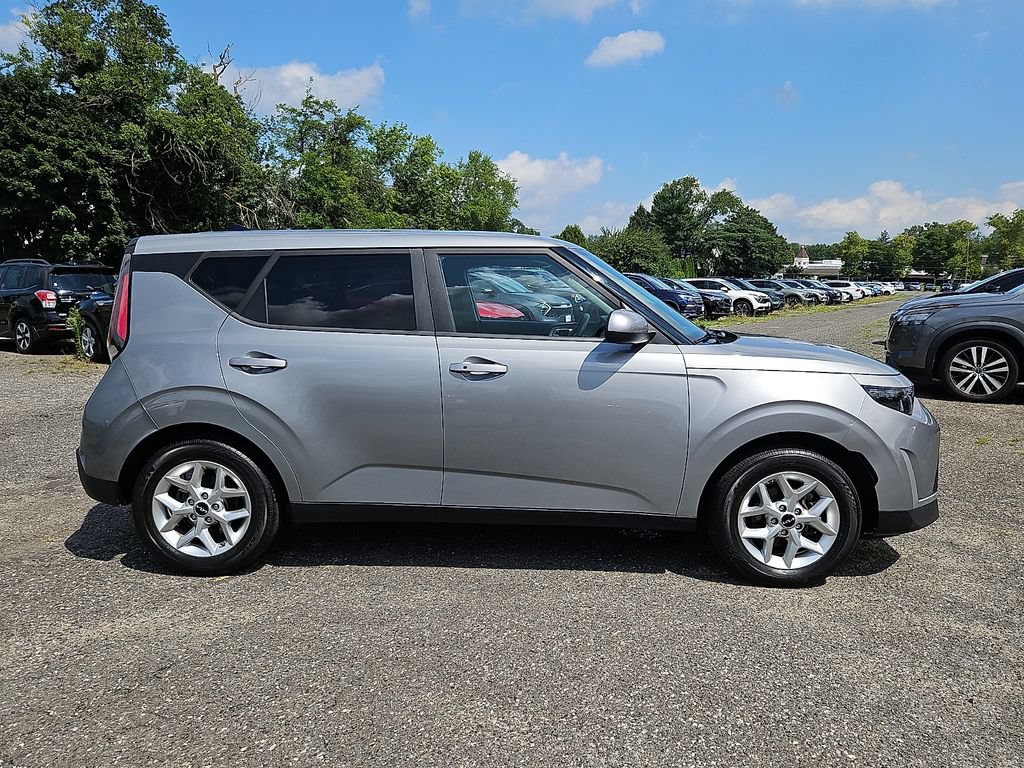 Used 2023 Kia Soul S FWD image 8