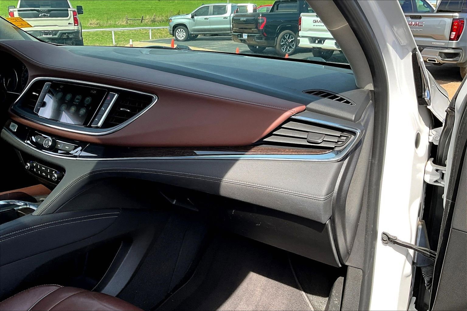 Used 2018 Buick Enclave Avenir w/ Avenir Technology Package image 16