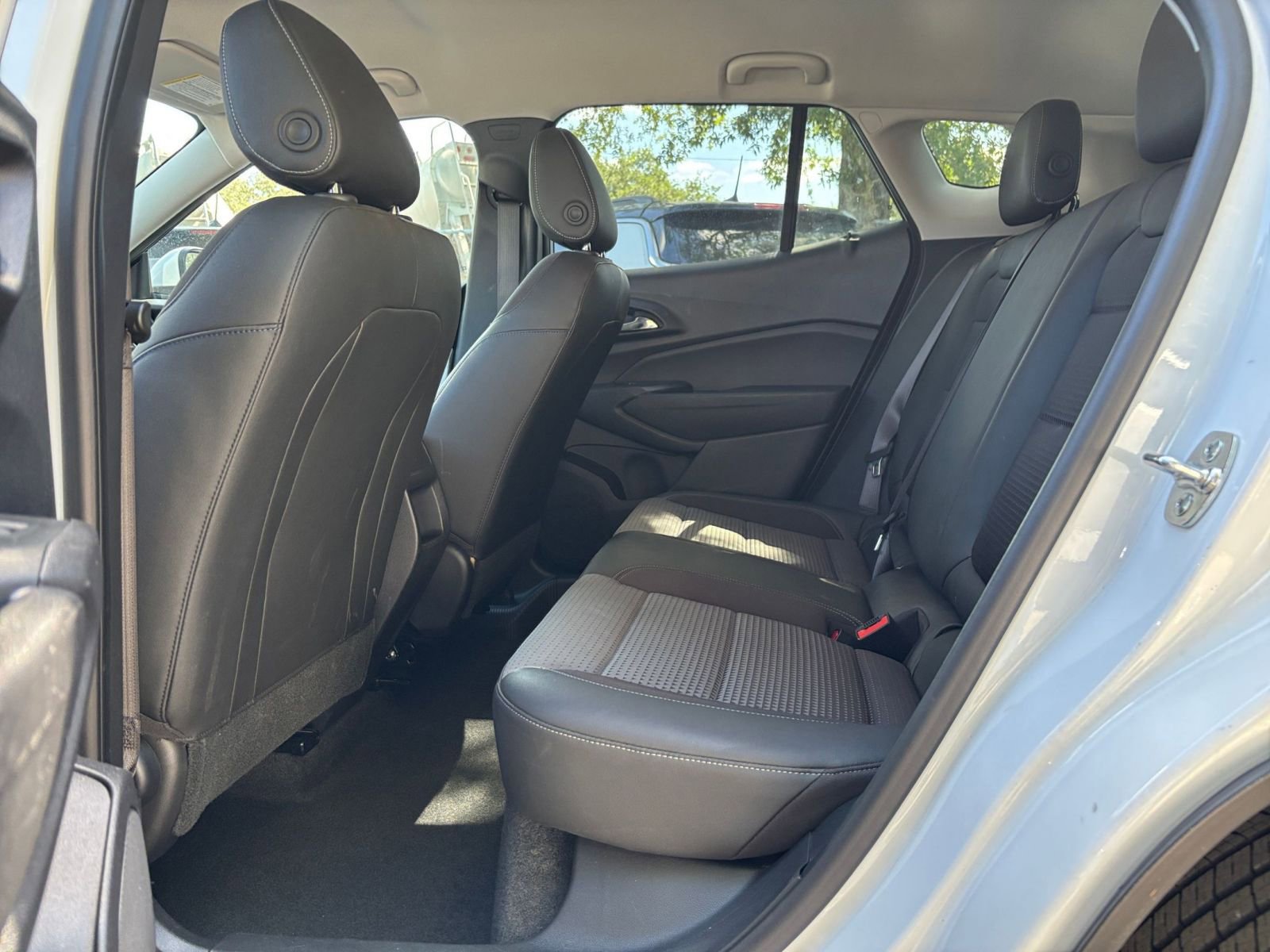 Used 2025 Chevrolet Trax LT image 24