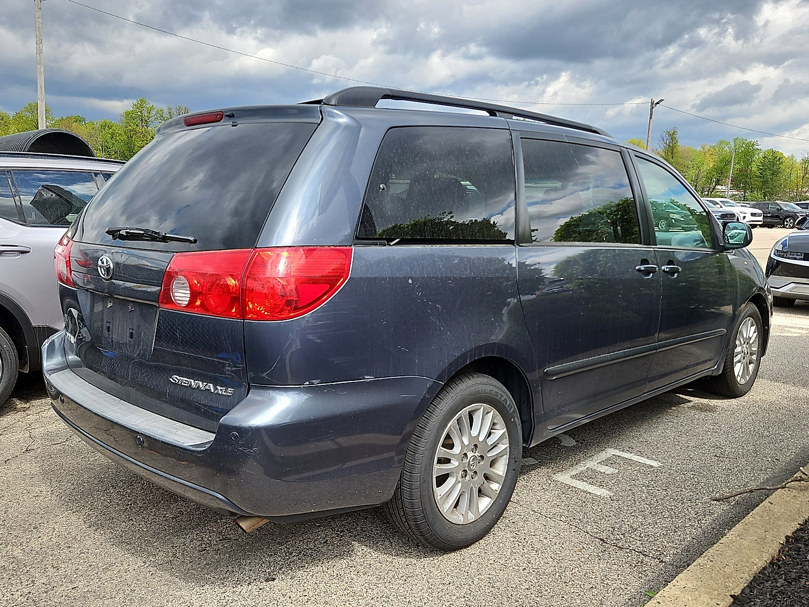 Used 2010 Toyota Sienna XLE FWD image 3