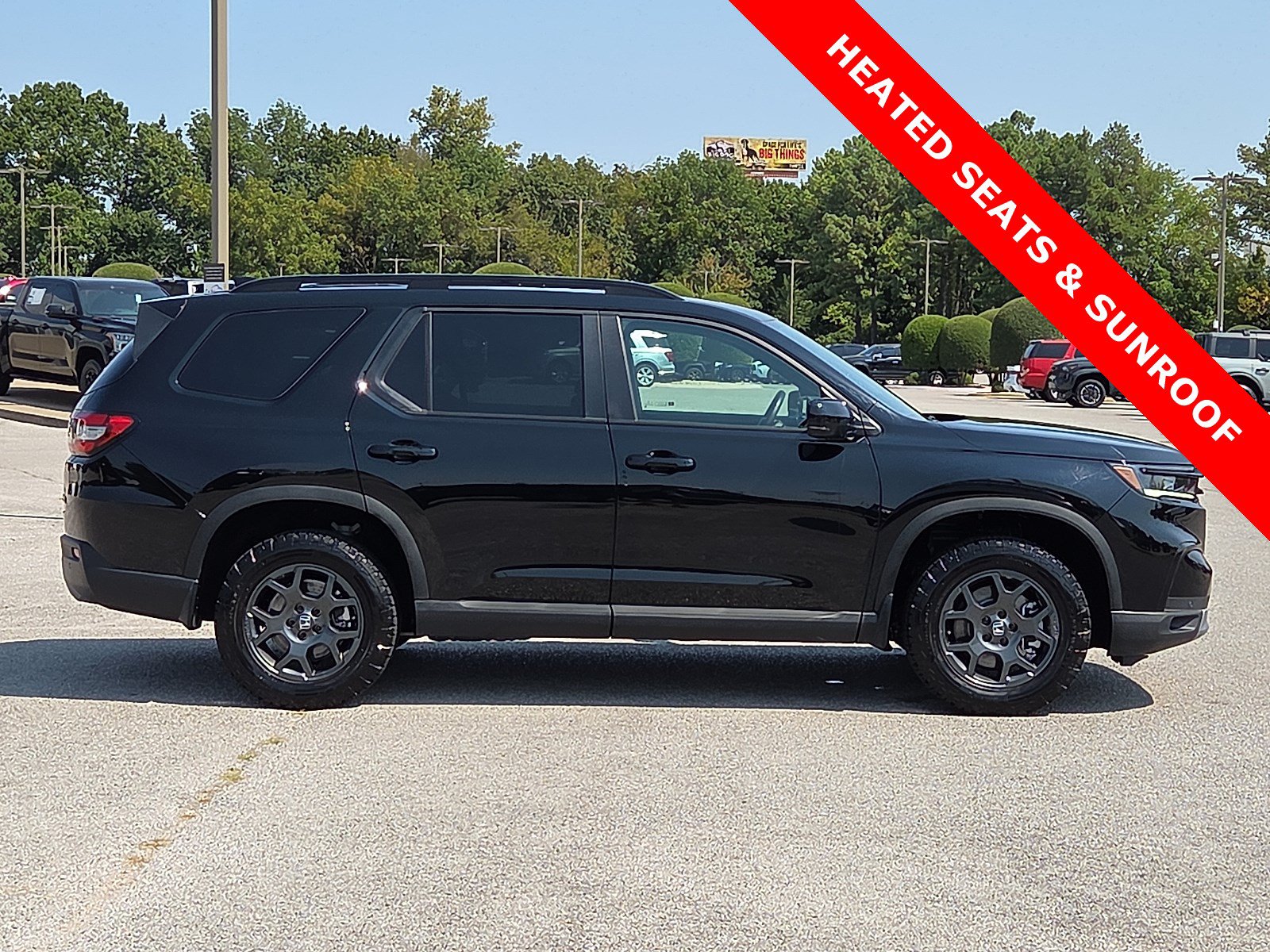 Used 2025 Honda Pilot TrailSport image 6