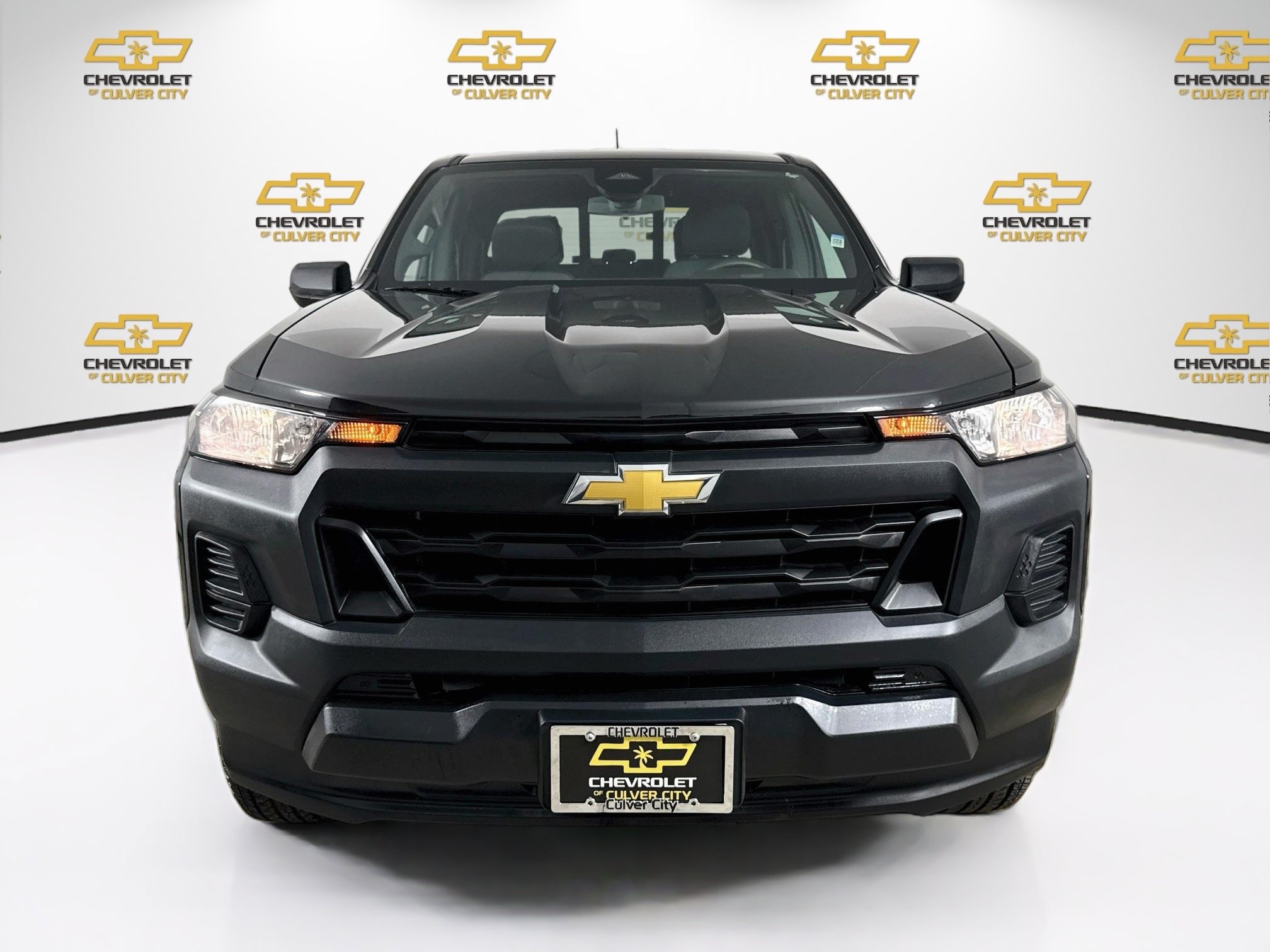 Used 2025 Chevrolet Colorado W/T w/ Advanced Trailering Package RWD image 2
