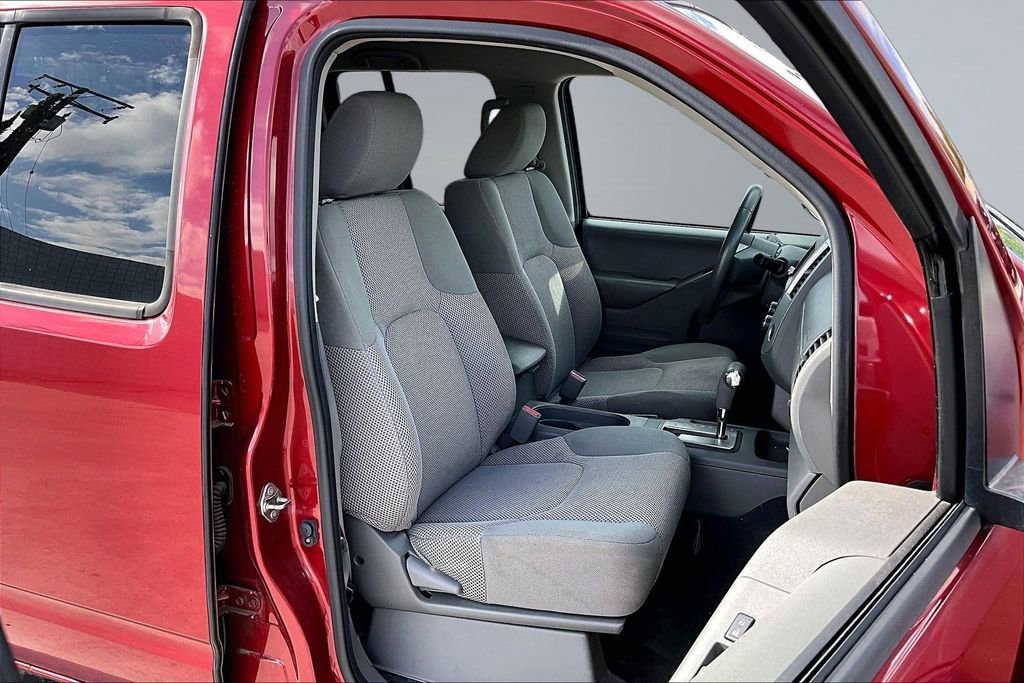 Used 2019 Nissan Frontier SV image 16