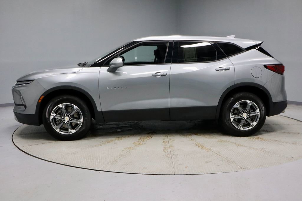 Used 2025 Chevrolet Blazer LT FWD image 8