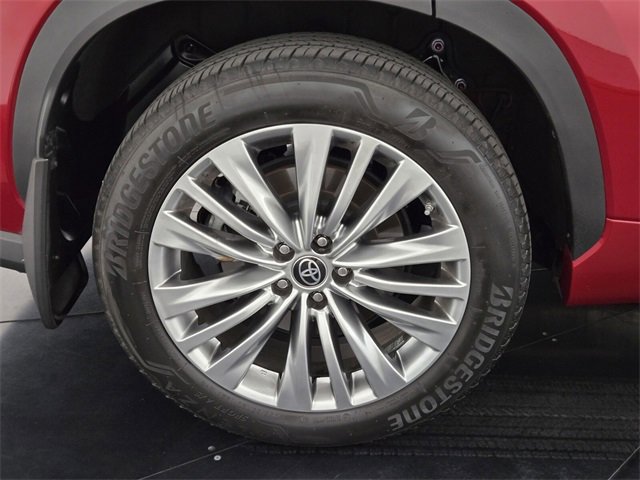Used 2023 Toyota Highlander Platinum image 10