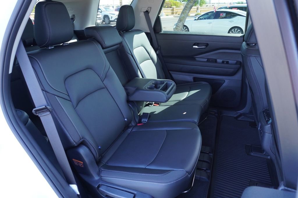 New 2026 Nissan Pathfinder SL image 9