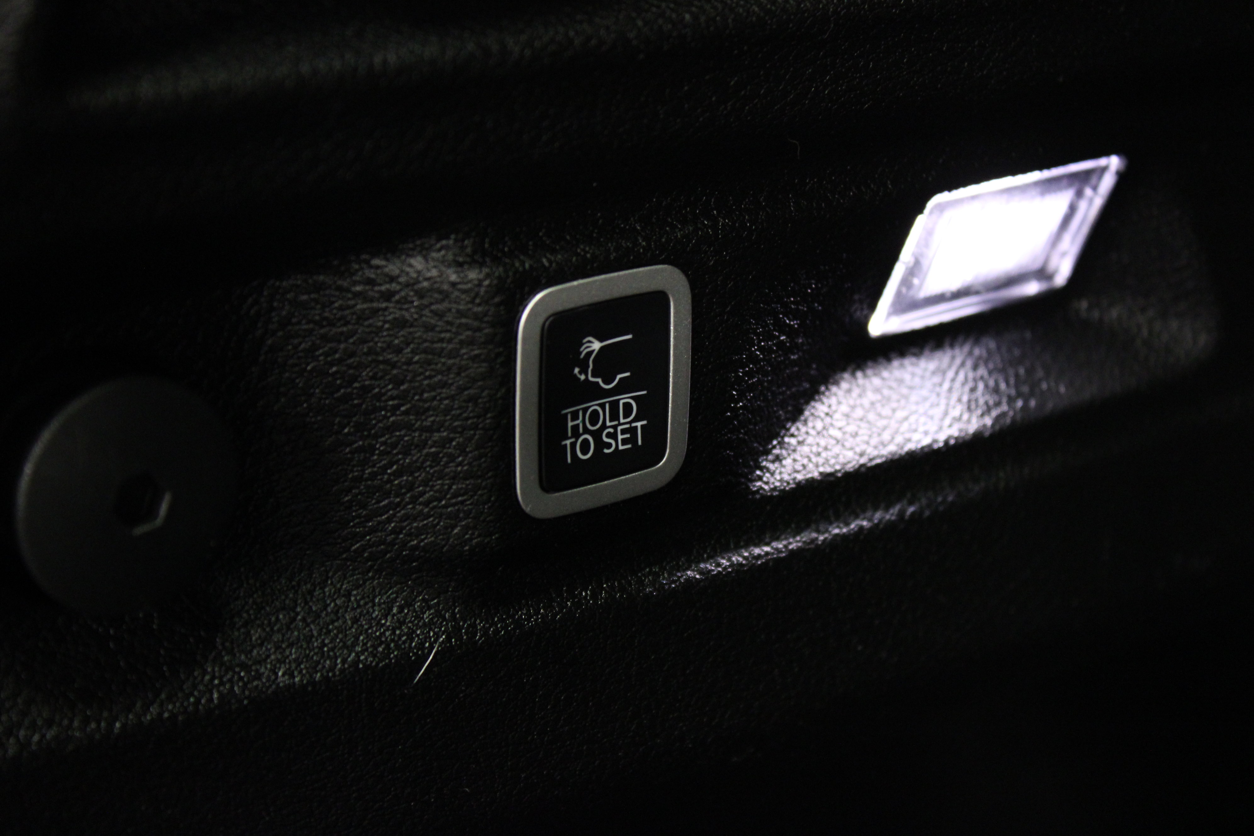 Used 2022 Jeep Grand Cherokee L Laredo image 14