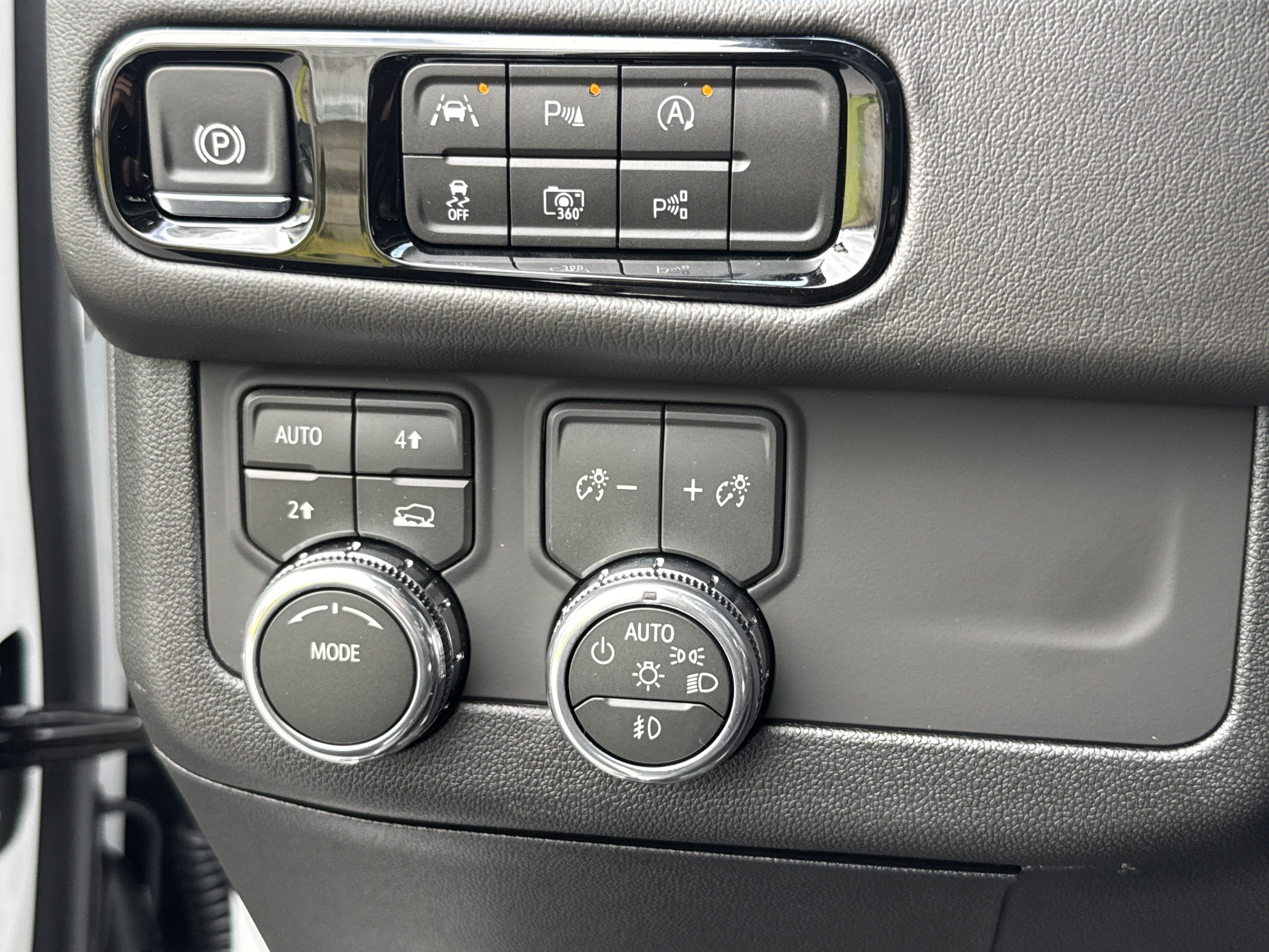 New 2026 GMC Yukon XL Denali AWD/4WD image 18