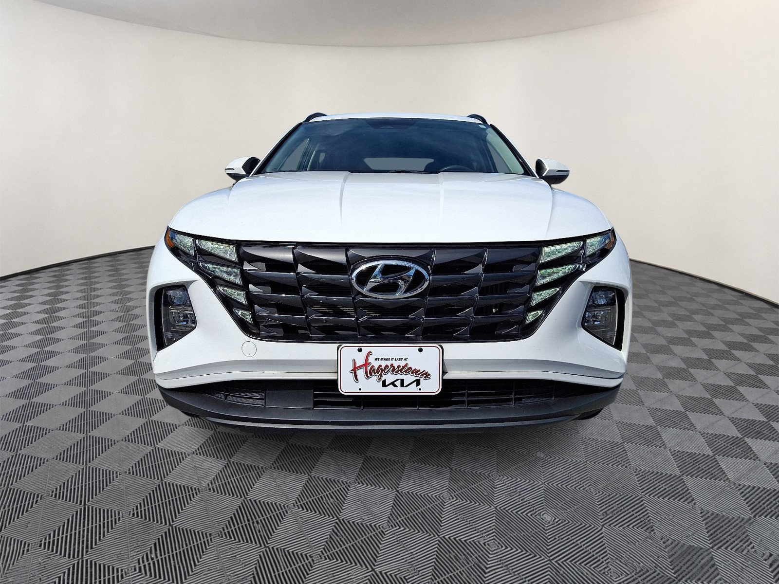 Used 2022 Hyundai Tucson Blue w/ Cargo Package AWD/4WD image 2