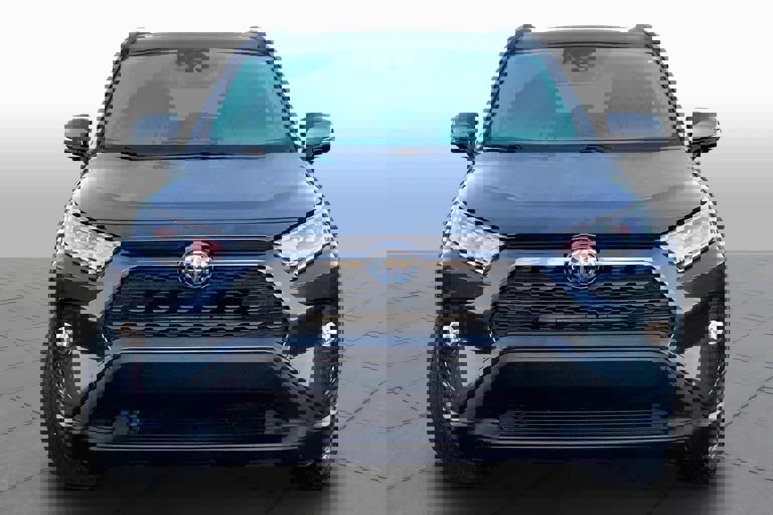 Used 2020 Toyota RAV4 XLE w/ Convenience Package image 4