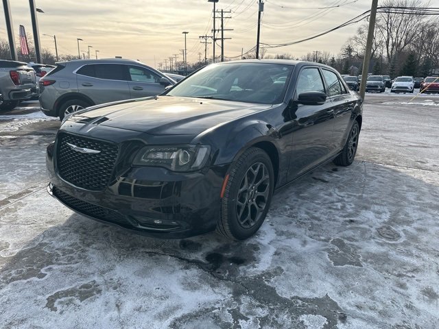 Used 2018 Chrysler 300 S w/ 300S Premium Group image 3