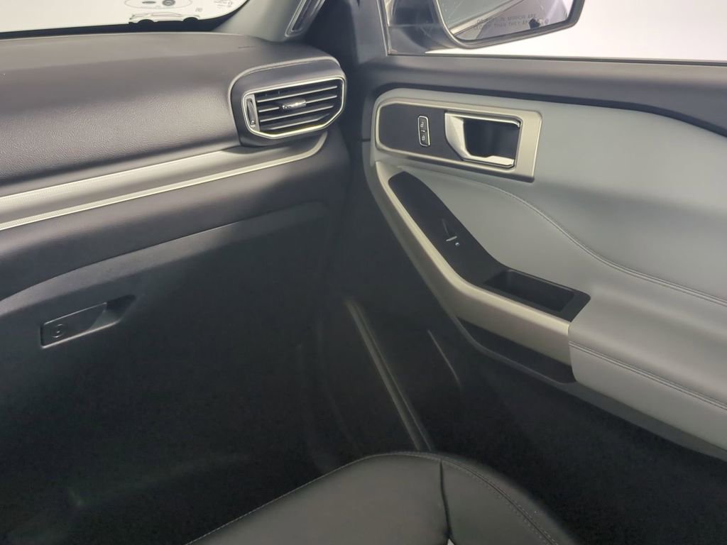 Used 2022 Ford Explorer XLT w/ Equipment Group 202A image 21