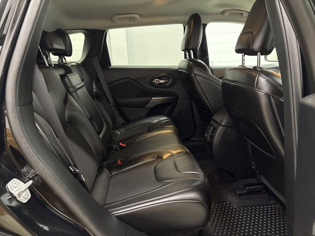 Used 2019 Jeep Cherokee Latitude Plus w/ Cold Weather Group image 33