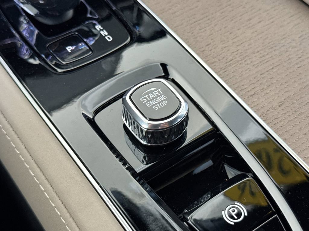 New 2026 Volvo XC90 T8 Plus w/ Protection Package Premier image 23