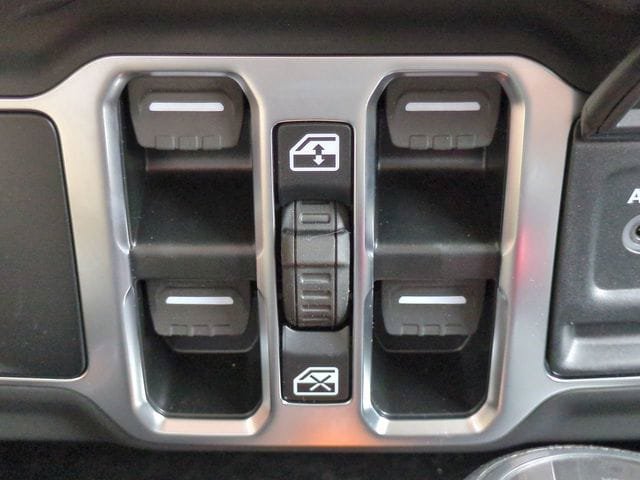 New 2025 Jeep Gladiator Sport AWD/4WD image 23
