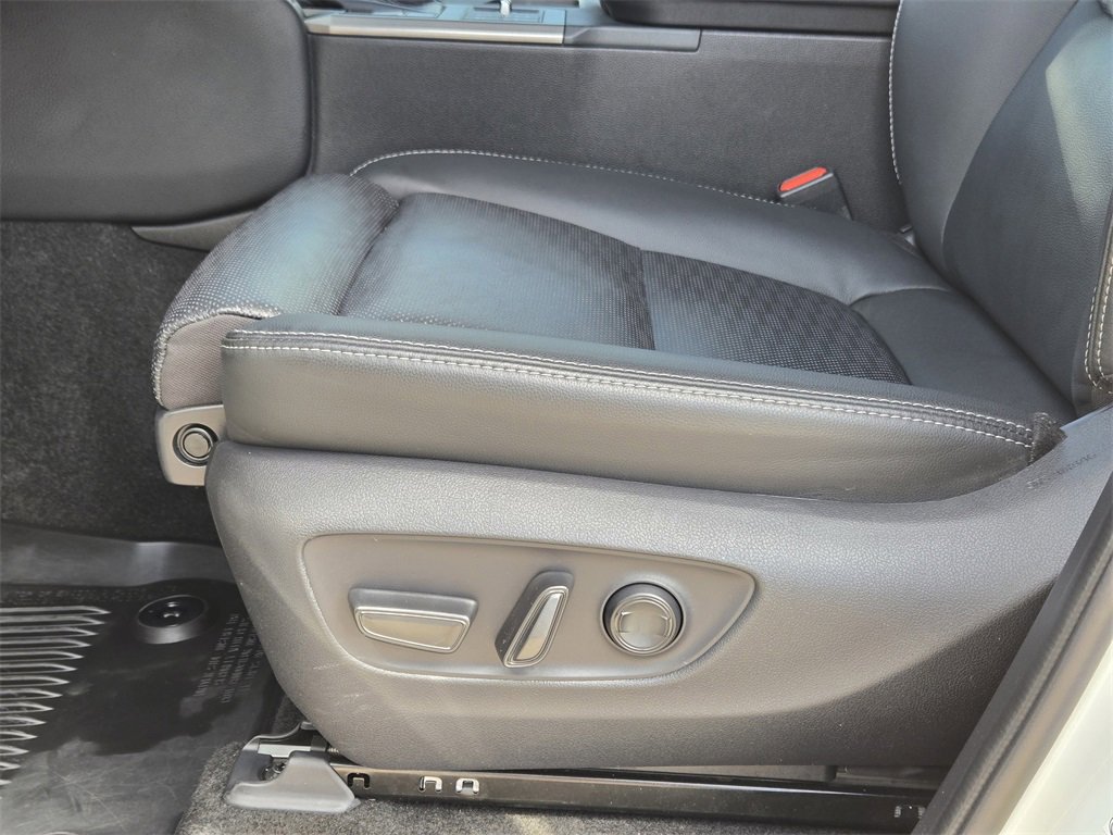 Used 2025 Toyota Land Cruiser image 27