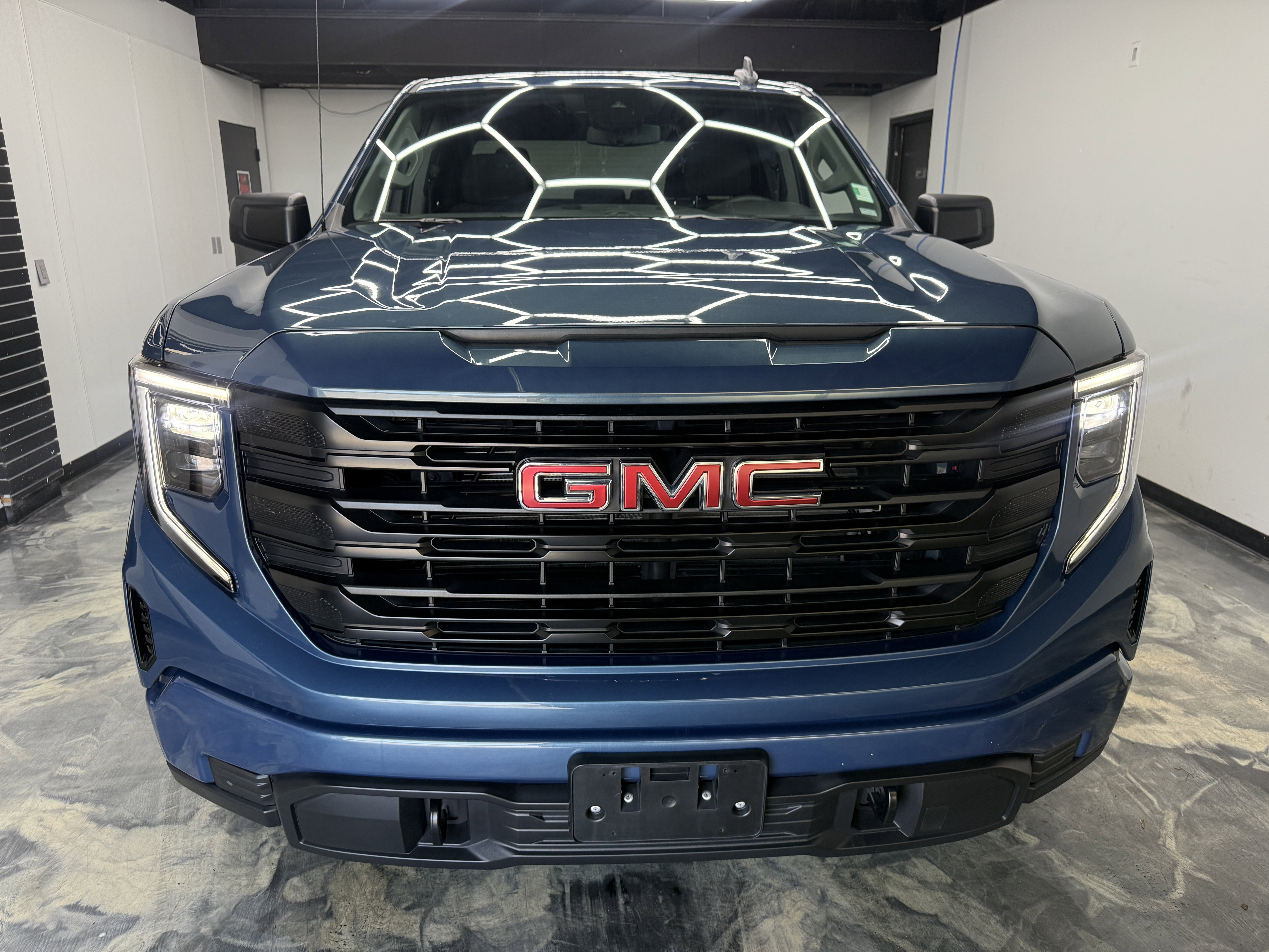 Used 2024 GMC Sierra 1500 Pro w/ Graphite Edition AWD/4WD image 6