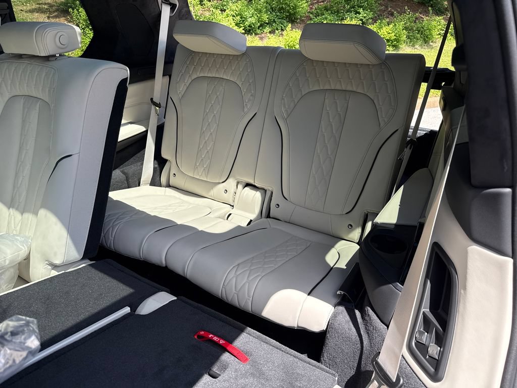 Used 2027 BMW X7 xDrive40i w/ M Sport Package AWD/4WD image 24