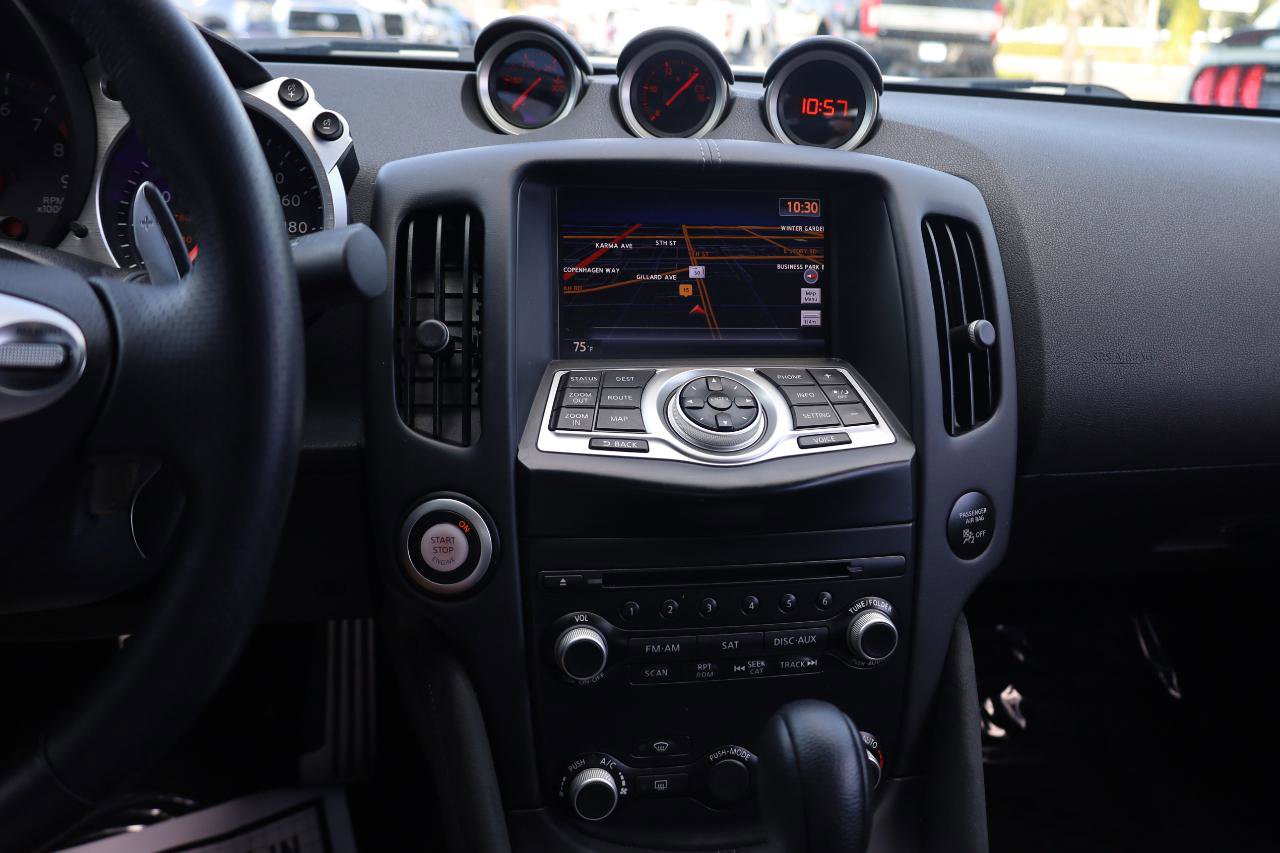 Used 2017 Nissan 370Z Touring RWD image 11