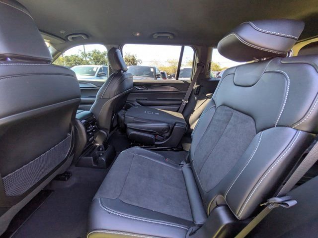 New 2025 Jeep Grand Cherokee L Laredo image 12