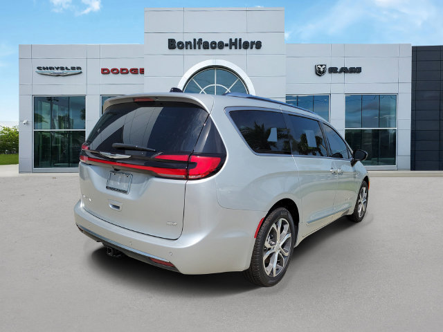 New 2026 Chrysler Pacifica Pinnacle w/ Trailer Tow Group AWD/4WD image 4