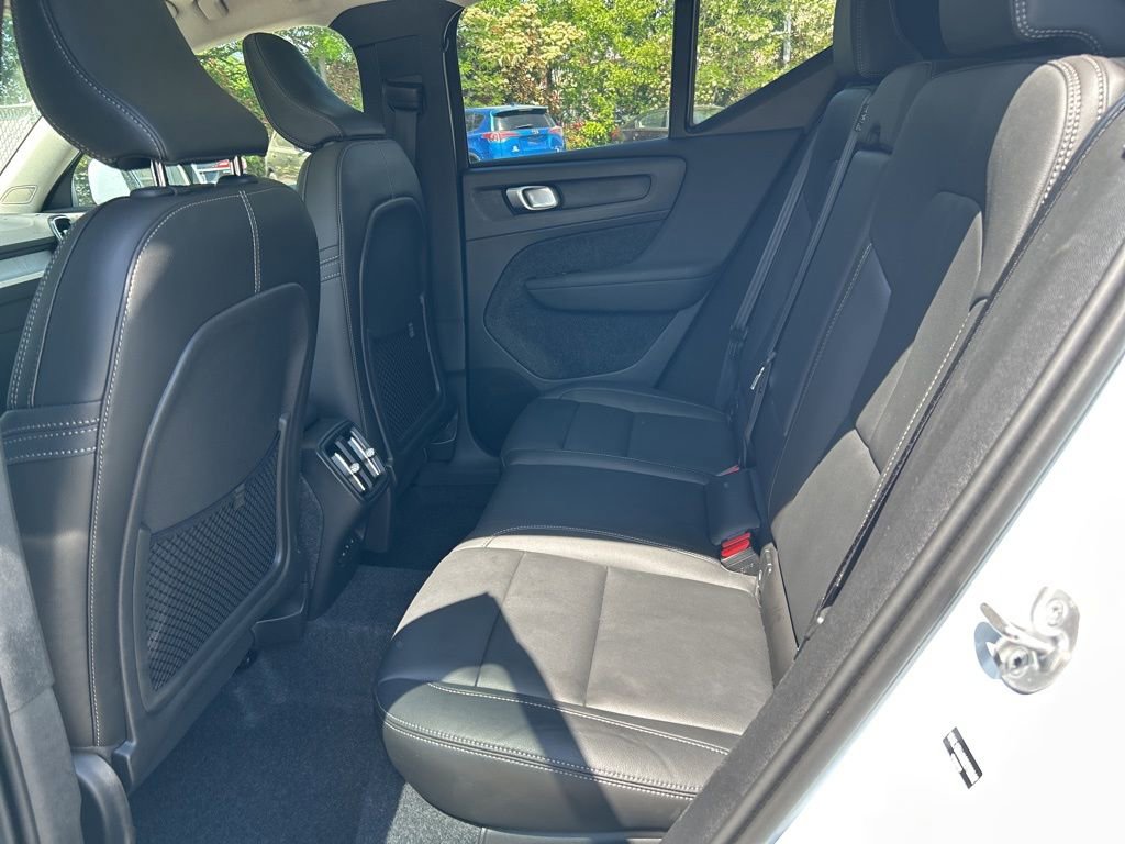 Used 2025 Volvo XC40 B5 Core AWD/4WD image 21