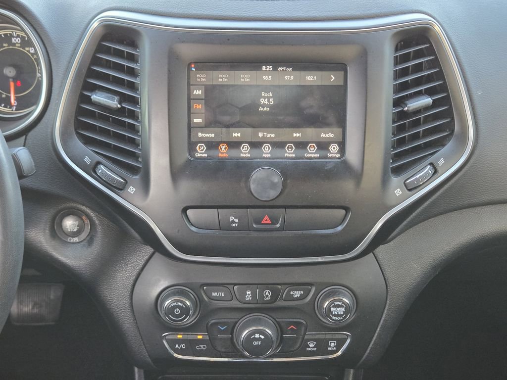 Used 2020 Jeep Cherokee Latitude Plus image 24