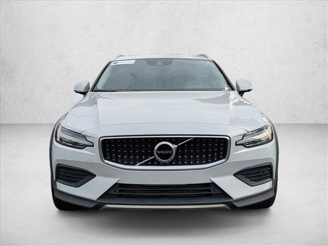 Used 2020 Volvo V60 T5 Cross Country w/ Protection Package Premier image 2