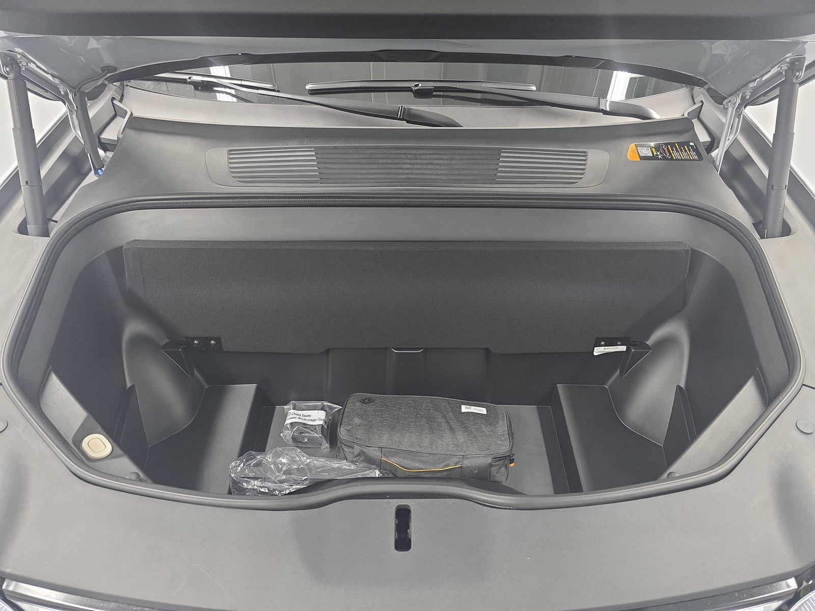 Used 2024 Rivian R1T Adventure AWD/4WD image 14