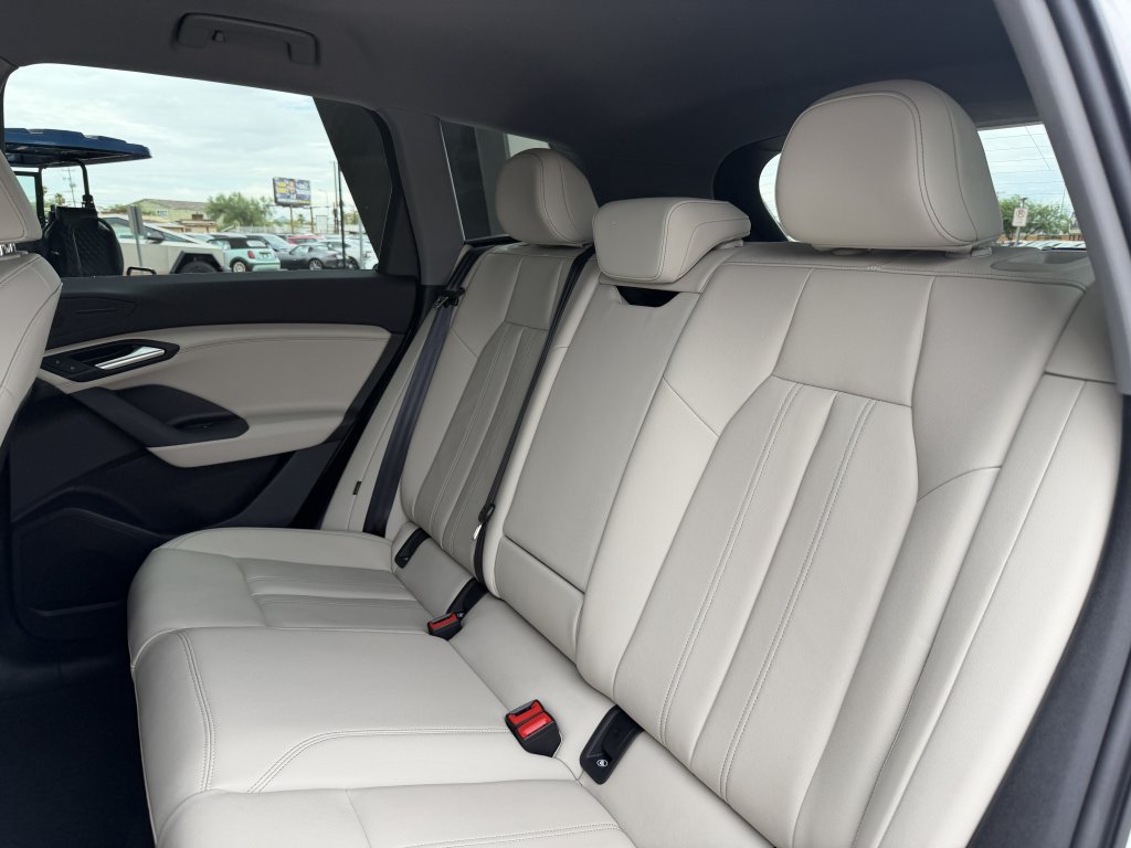 Used 2025 Audi Q6 e-tron Premium RWD image 37