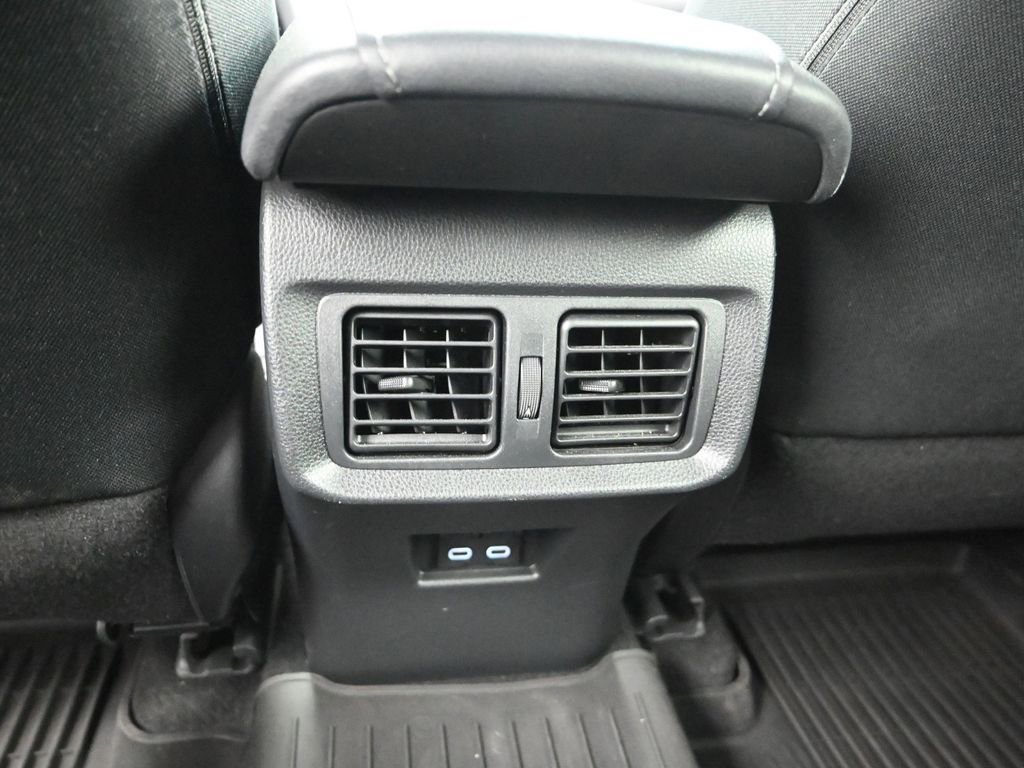 Used 2023 Toyota Venza LE image 21