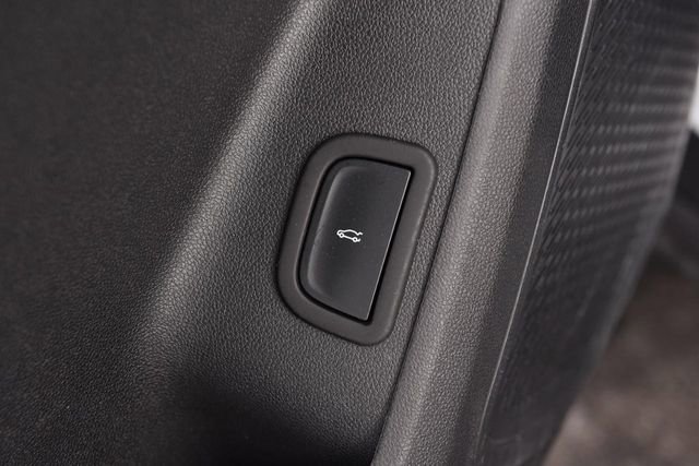 Used 2025 Chevrolet Traverse LT image 9