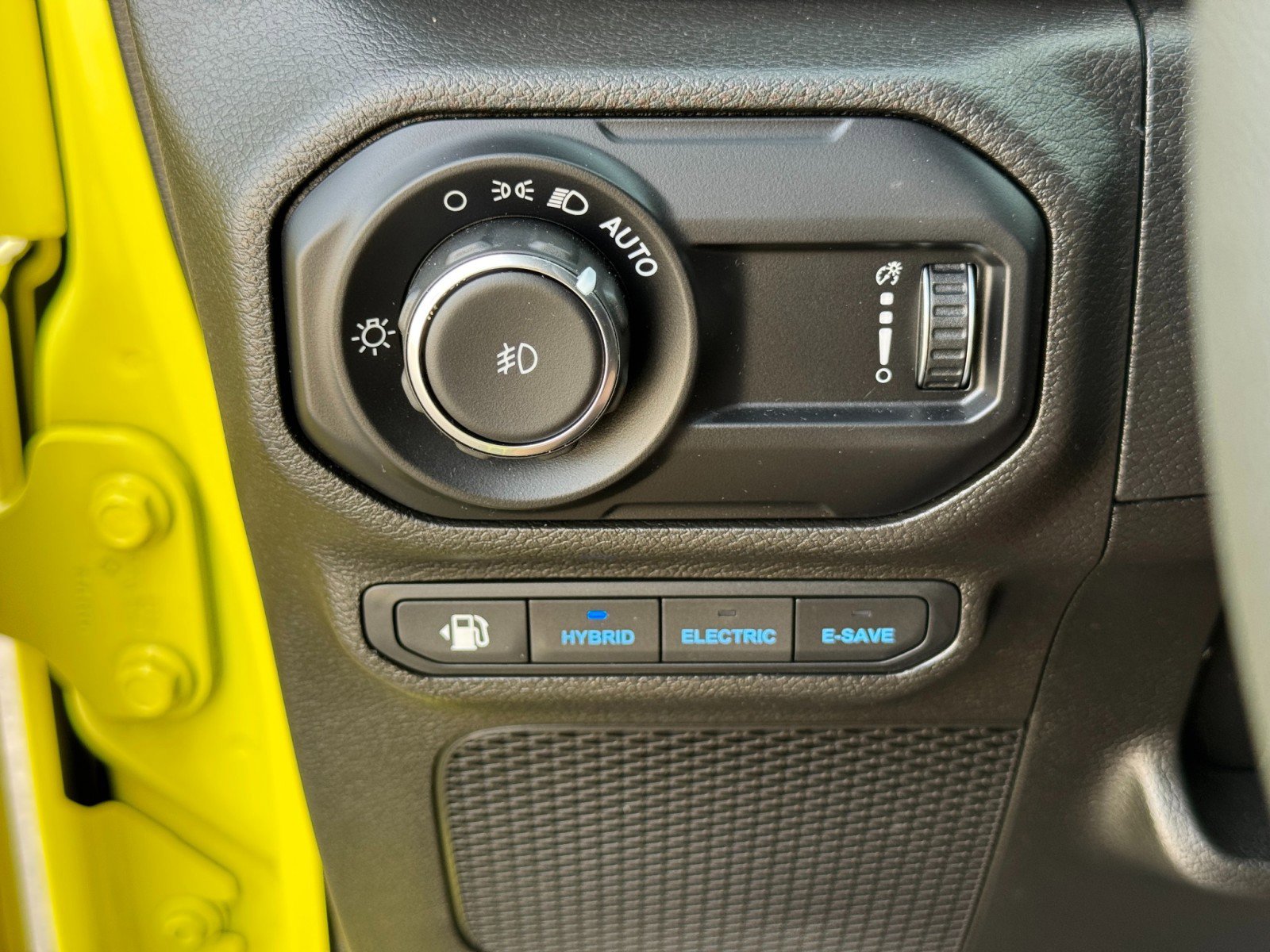 Used 2023 Jeep Wrangler Unlimited Sahara AWD/4WD image 16