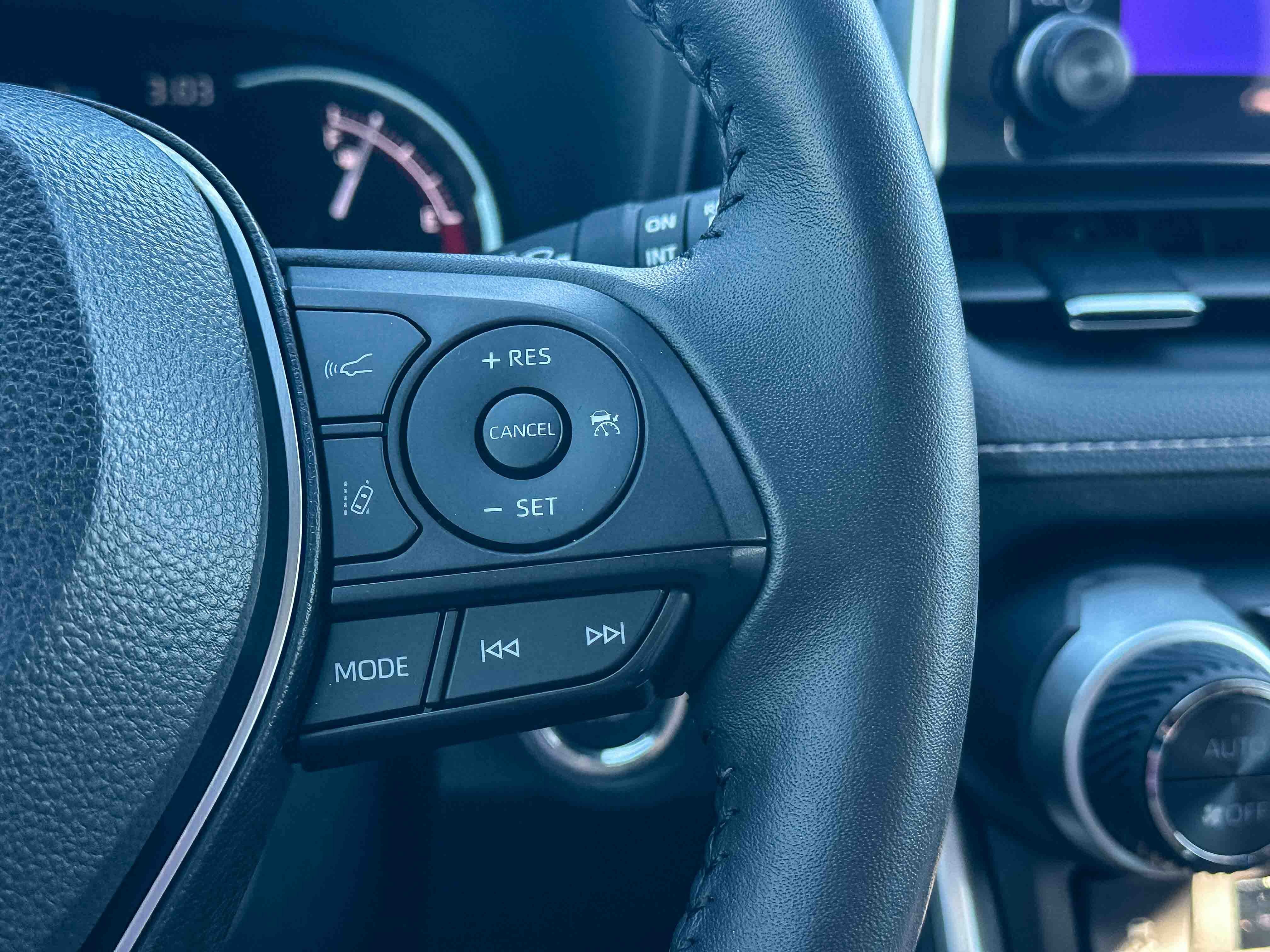 Used 2024 Toyota RAV4 XLE Premium image 28