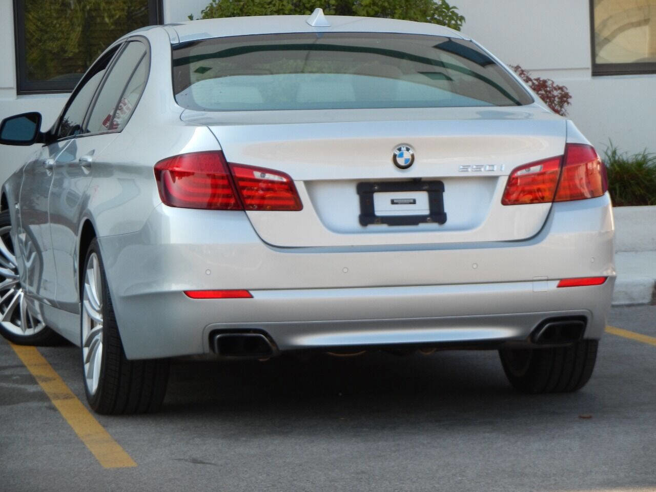 Used 2012 BMW 550i xDrive Sedan image 14